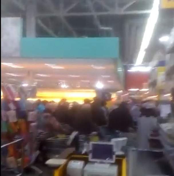 Посетители рязанского супермаркета "Лента" устроили давку из-за дешевых яиц