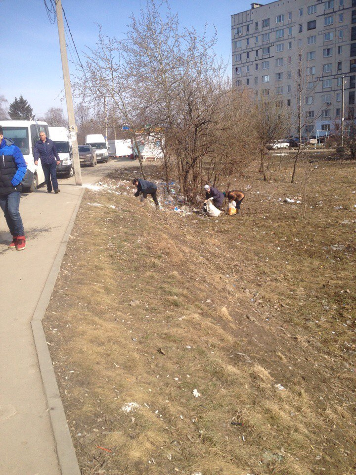 Неравнодушные жители начали уборку свалки за маршуртчиками в Недостоеве