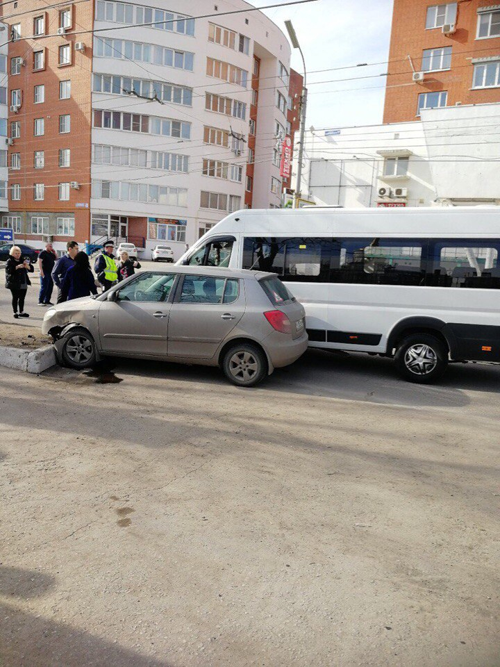 На улице Маяковского произошло очередное ДТП с участием маршрутки