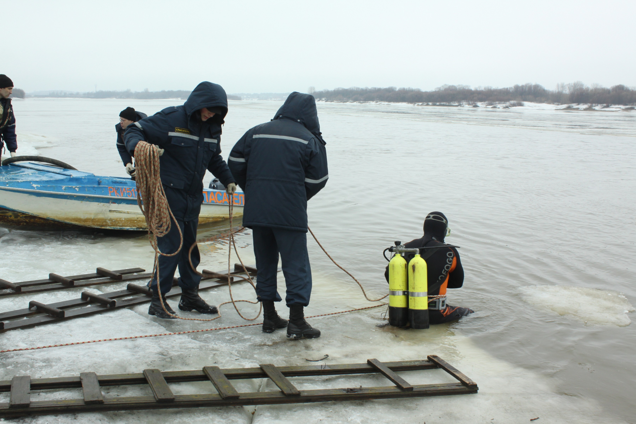 В Рязанской области опрокинулась лодка с людьми