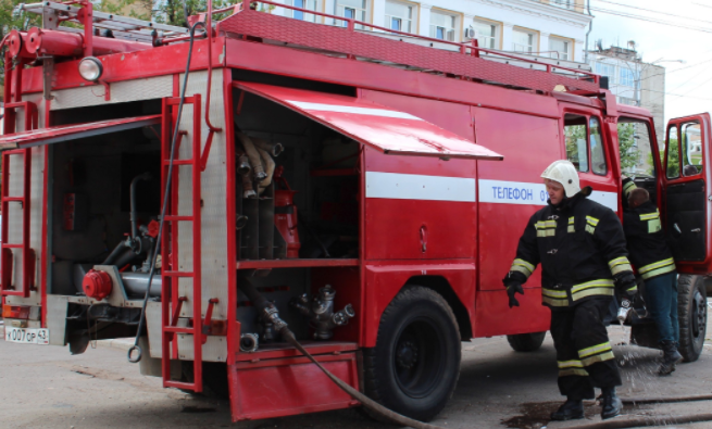 Пожар в Рязани: в многоэтажке на улице Крупской загорелась  квартира