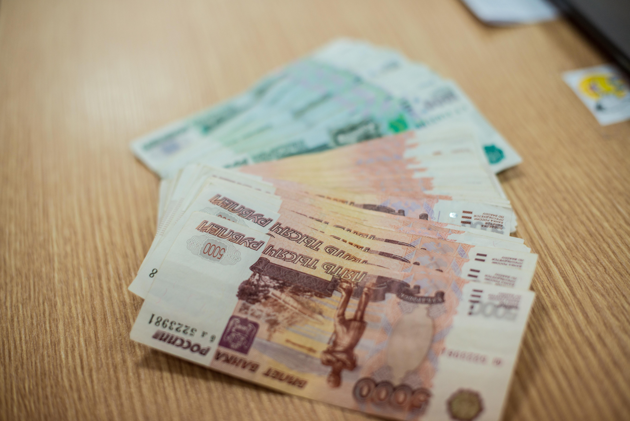 Рязанец выплатил 250 тысяч рублей сотруднику полиции в качестве компенсации