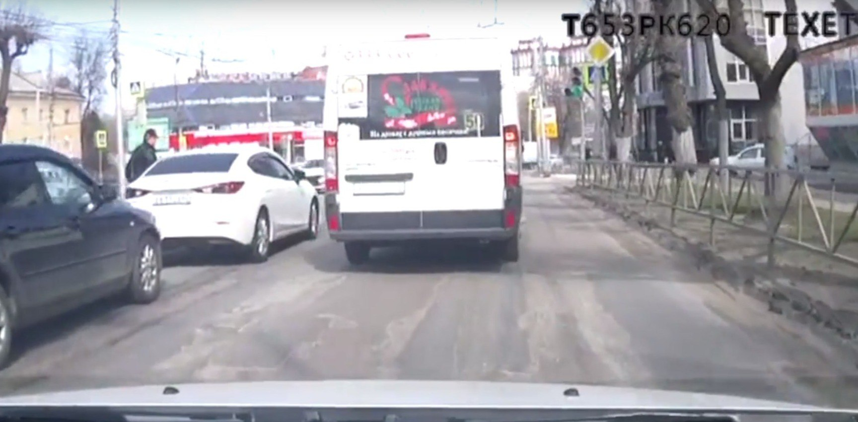 На улице Гагарина между водителями произошел конфликт