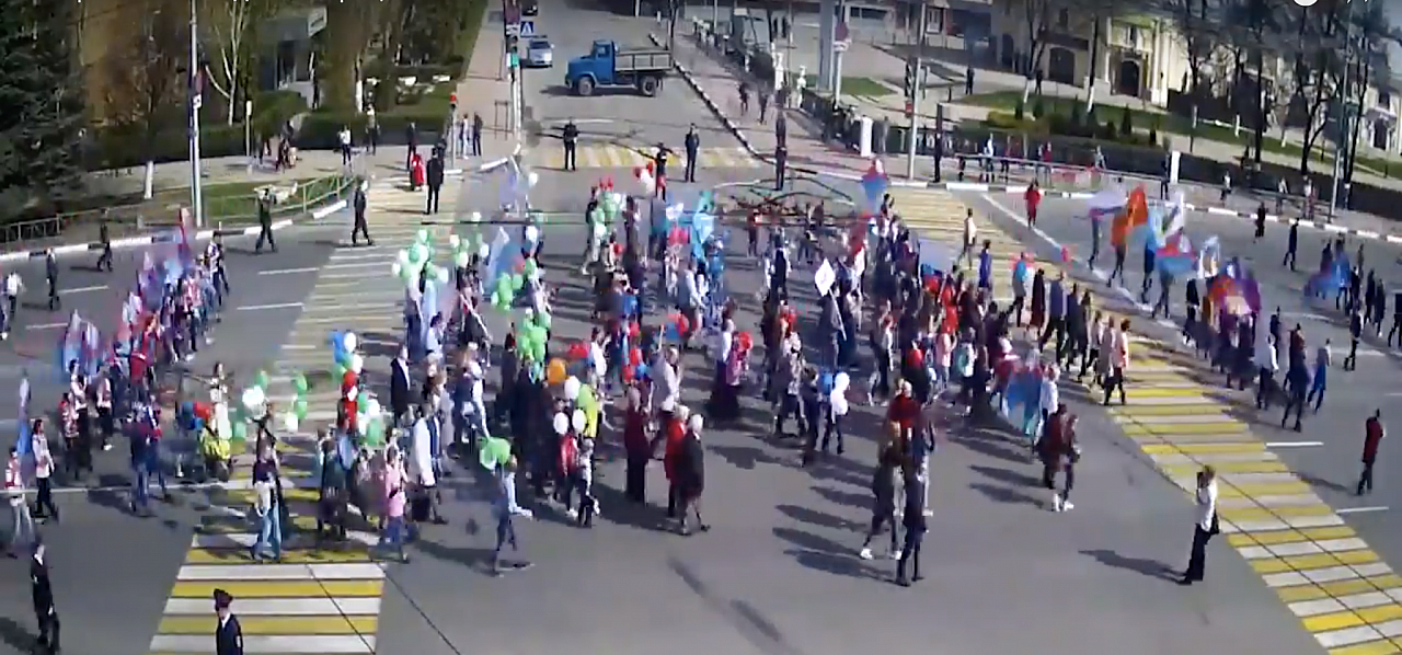 Как выглядела первомайская демонстрация с дорожных камер - видео