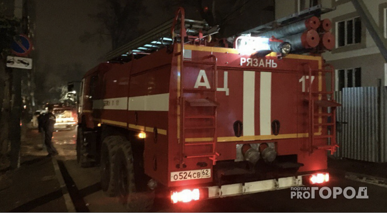 На Народном бульваре в Рязани произошел пожар - загорелся магазин