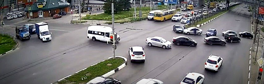 В Рязани на Московском шоссе водитель "Дэу" врезался в "Форд". Видео