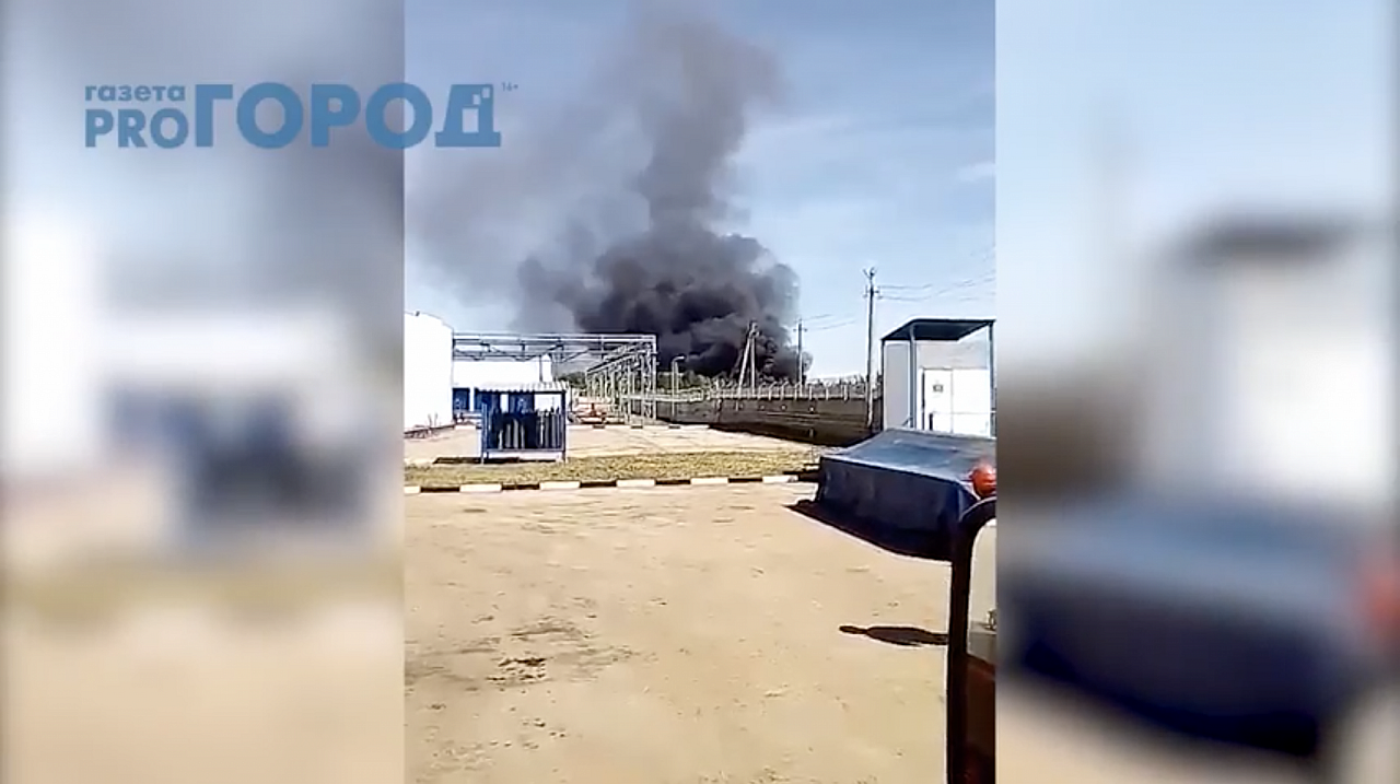 В Рязани на картонно-рубероидном заводе произошел пожар. Видео