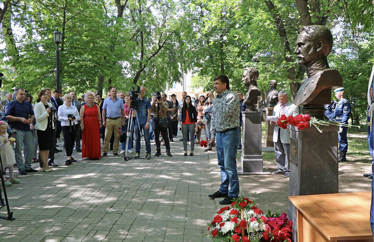 В Рязани открылся памятник известному путешественнику Лаврентию Загоскину. Фото