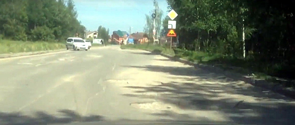 “Отличные ямы” - рязанцы сняли видео плохой дороги на улице Шереметьевская