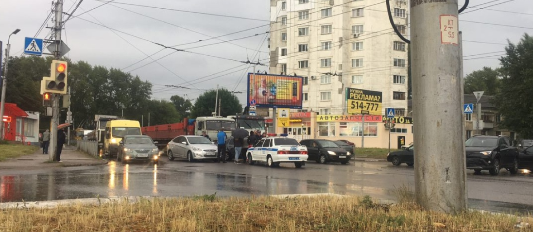 Фото-факт: в Рязани столкнулись сразу четыре автомобиля
