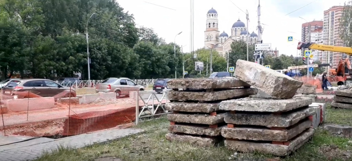 В Рязани на улице Черновицкая начались работы по ремонту на теплотрассе. Видео