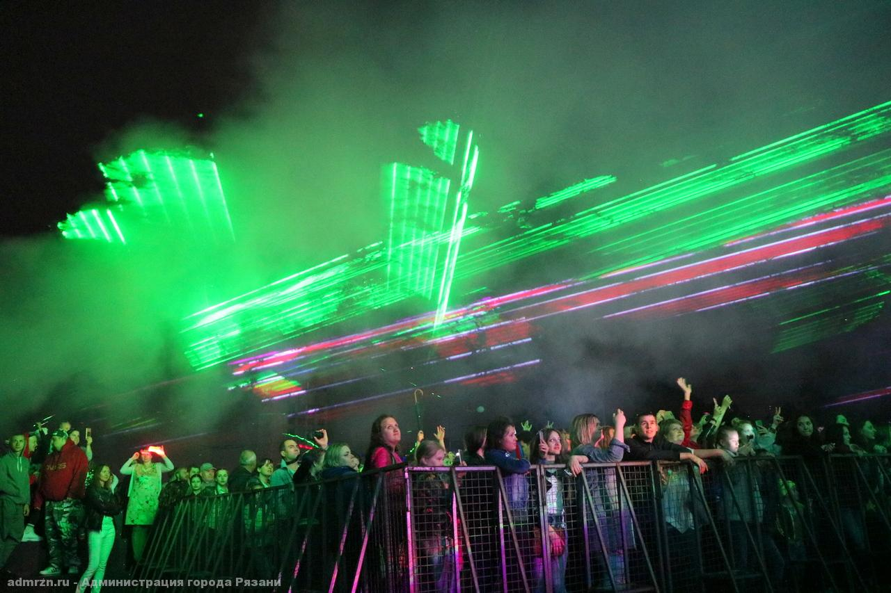 Празднование дня России в Рязани завершилось концертом и лазерным шоу. Фоторепортаж
