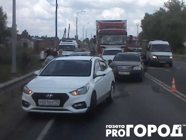 В Шиловском районе водитель грузовика "собрал" 5 легковушек. Фото с места происшествия