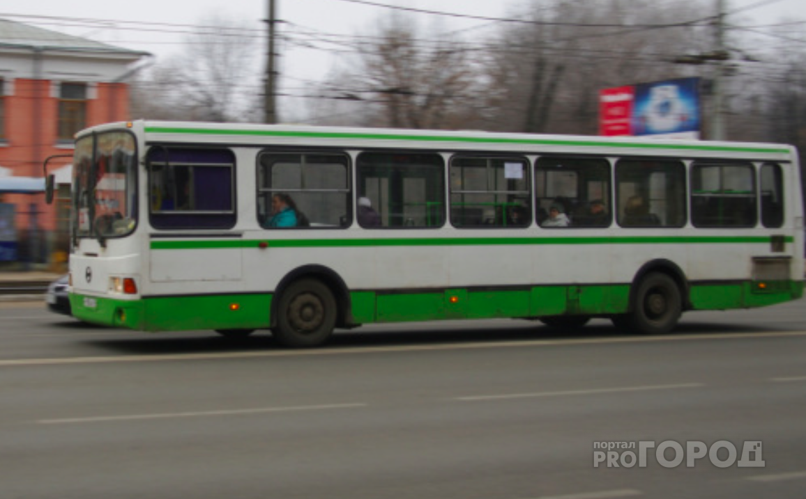 Городская автоколонна уходит с маршрута до села Полково