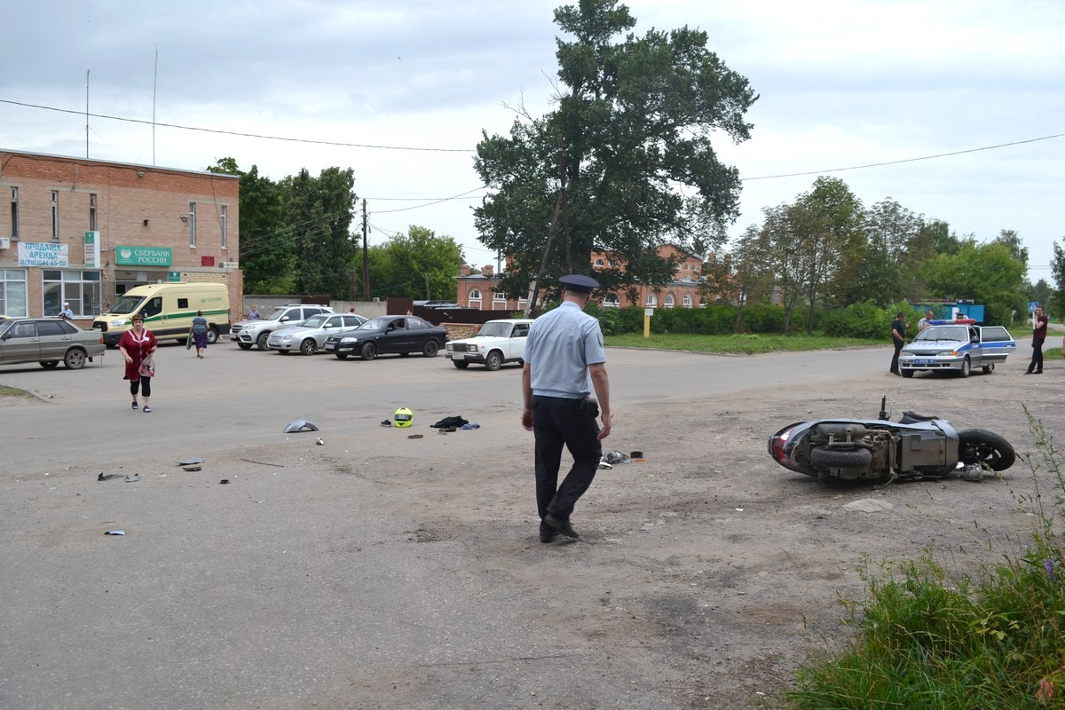 В Старожиловском районе водитель скутера попал в аварию