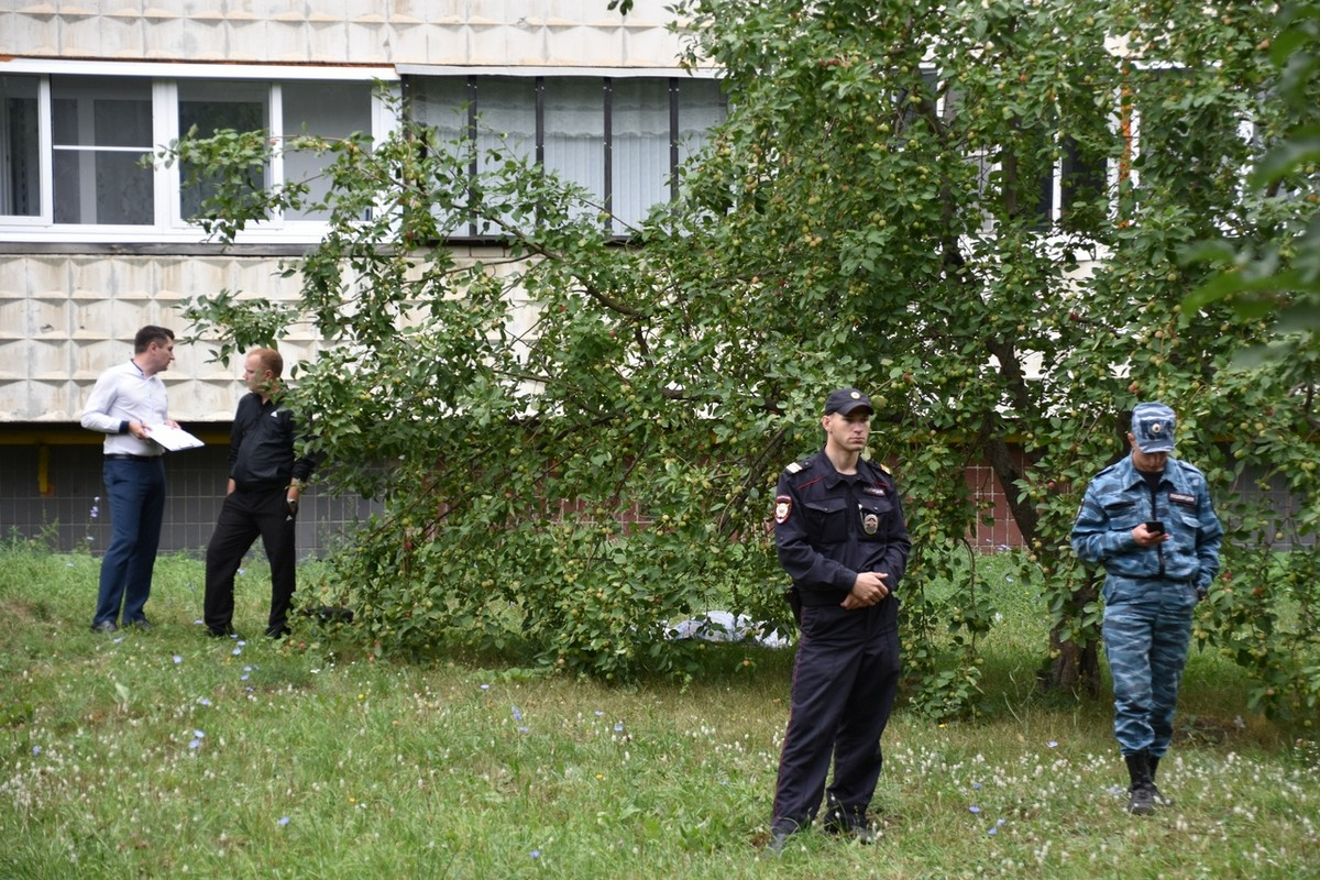 В Рязанской области из окна выпал 33-летний мужчина