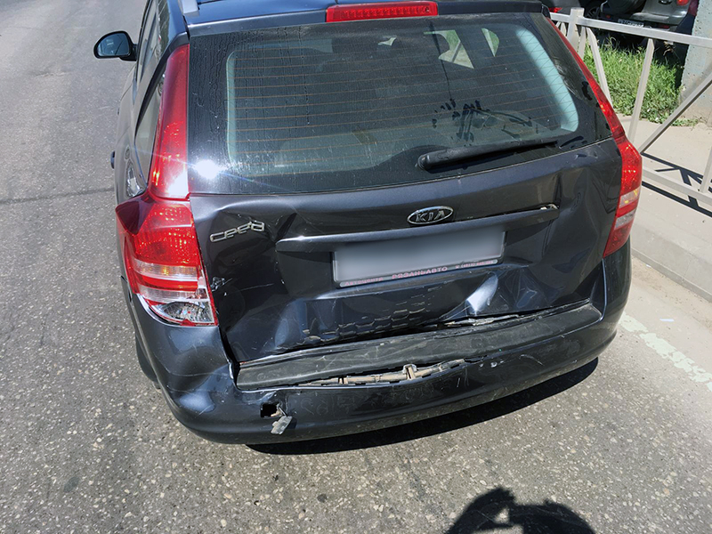 В Рязани на светофоре столкнулись Mazda и Kia: есть пострадавшие