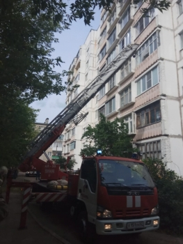 На улице Забайкальской загорелась двухкомнатная квартира