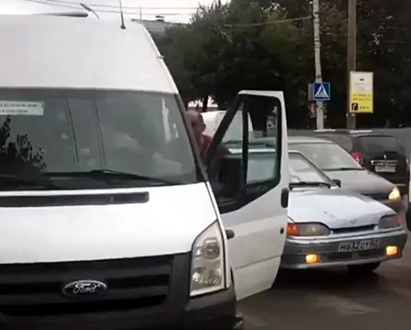 Сотрудники полиции проведут служебную проверку видеоролика драки на улице Дзержинского