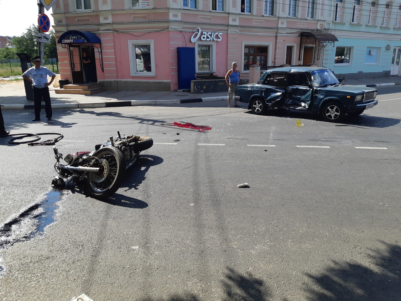 В центре Рязани на улице Горького разбился мотоциклист
