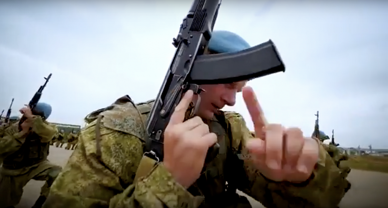 ВДВ России снял очень атмосферное видео про будни рязанских десантников