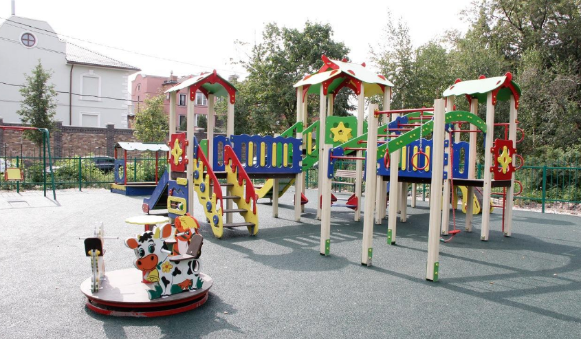 В ЦПКиО и в парке Гагарина установят новые детские площадки. И это еще не все