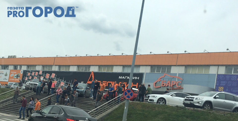 В Рязани эвакуировали гипермаркет "Апельсин" на Есенина