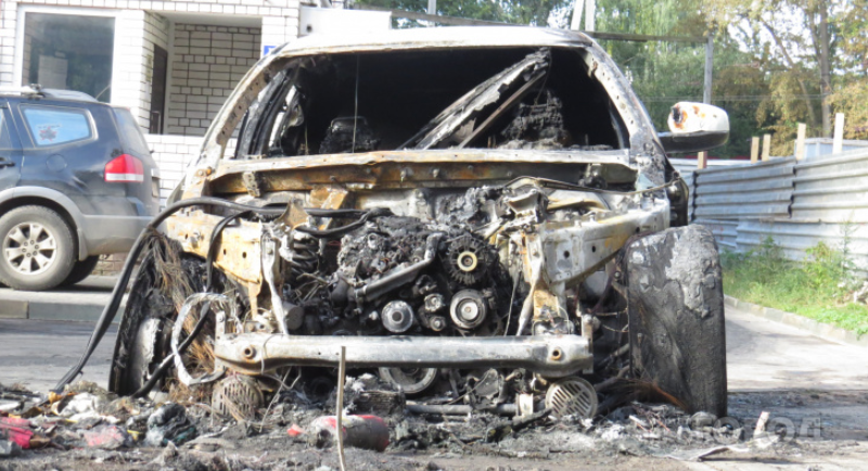 Ночью в Подвязье сгорел автомобиль: информация от МЧС