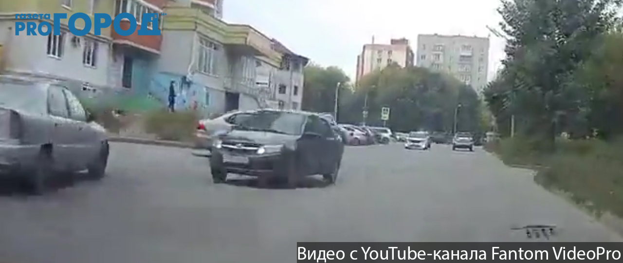 На улице Шевченко произошло нелепое ДТП: водитель VW Polo "боднул" Ладу Гранту