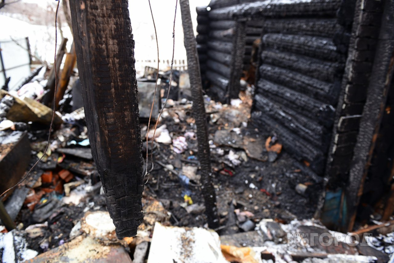 Ночной пожар в нежилом доме на Татарской в Рязани – видео очевидца