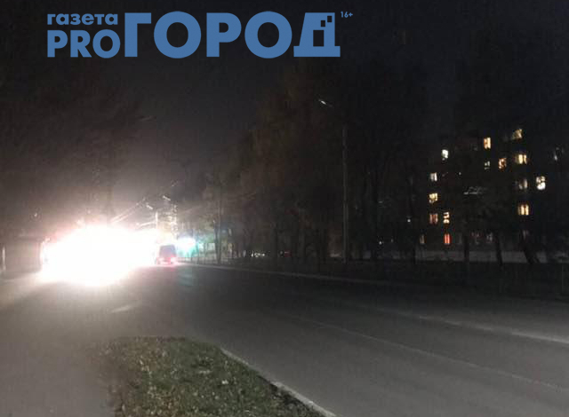 «На протяжении нескольких месяцев горит пара тусклых фонарей»: жители улицы Октябрьская недовольны уличным освещением