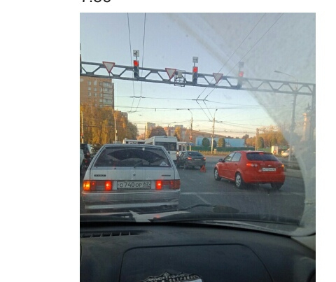 На Московском шоссе столкнулись маршрутка и "Гранта"