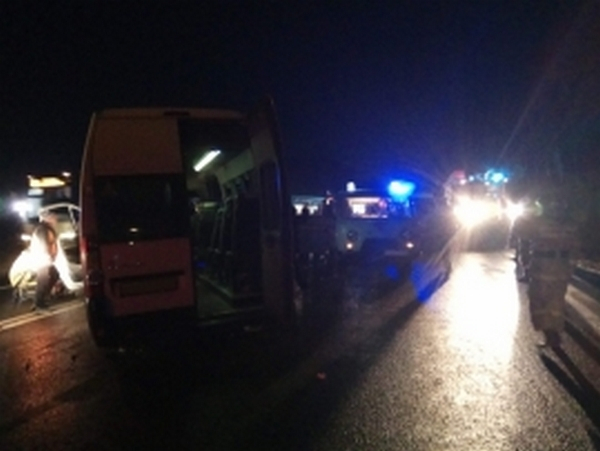 На трассе М5 "Урал" столкнулись микроавтобус Citroen и Камаз