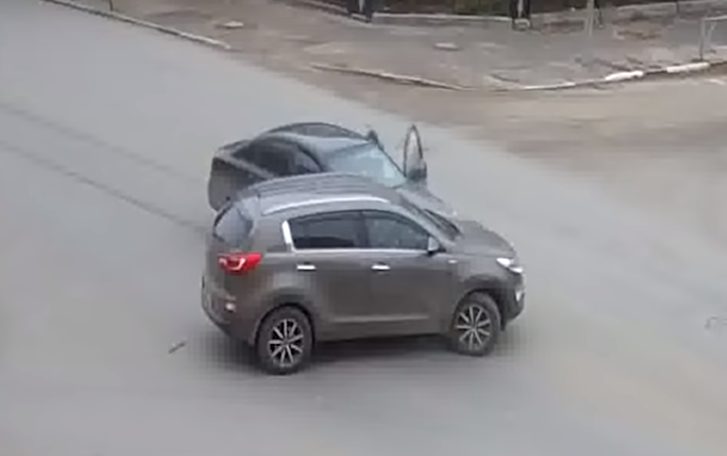 В центре Рязани водитель проскочил на "красный" и спровоцировал ДТП