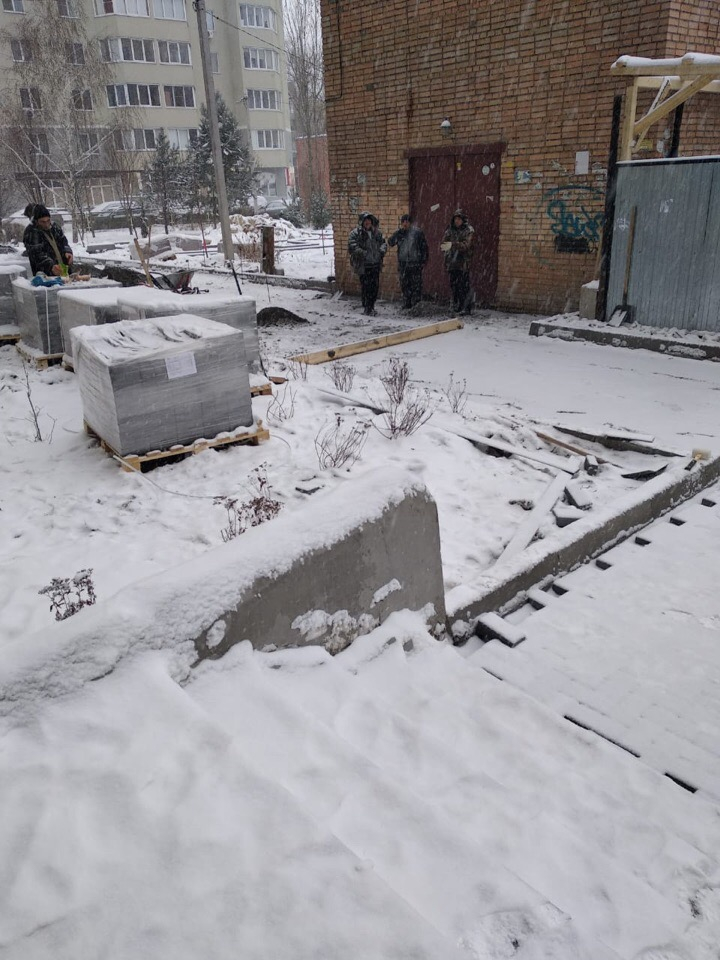 Благоустройство по-рязански: на Первомайском проспекте готовятся укладывать тротуарную плитку в мёрзлую землю