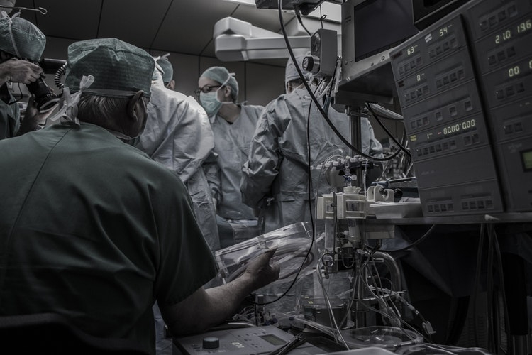 Рязанские медики впервые провели операцию на сосудах мозга