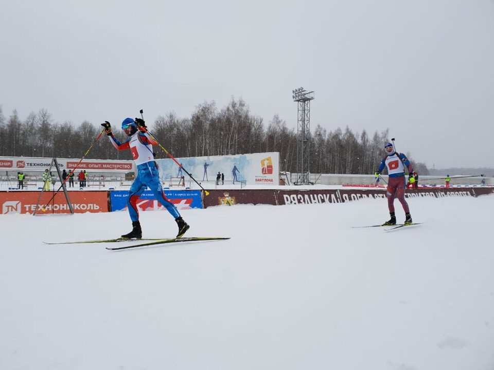 Антон Шипулин обогнал рязанского биатлониста на последних метрах масс-старта