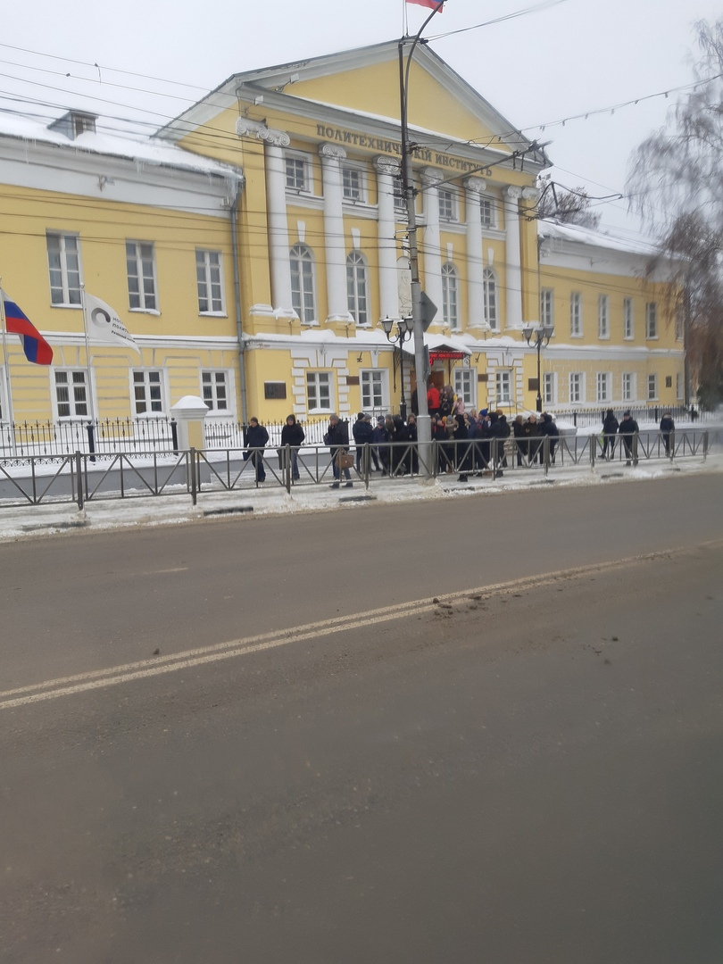 Студентов рязанского Политеха эвакуировали из здания