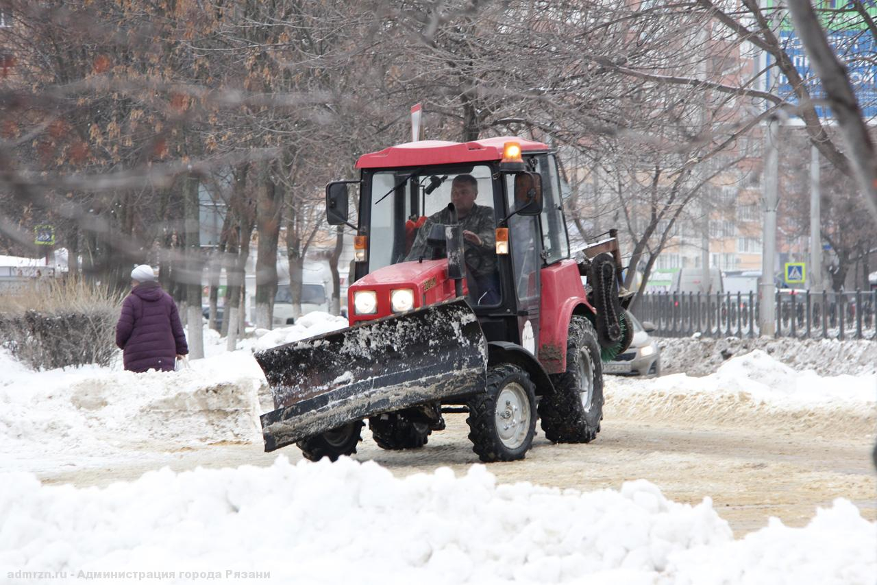 Из-за сильного снегопада рязанские коммунальщики перешли на круглосуточный режим работы