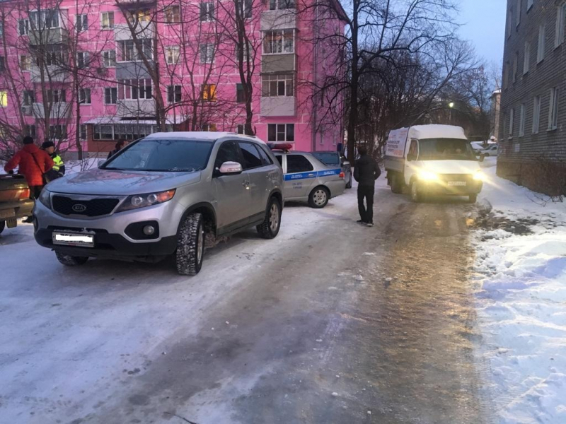 Во дворах на Черновицкой водитель Kia Sorento сбил пешехода