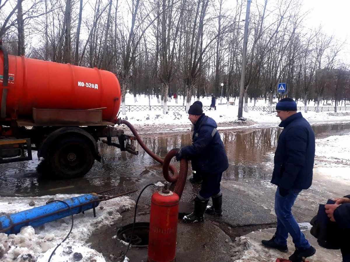 Из-за аварии на водоводе в Новомичуринске в 15 домах нет воды