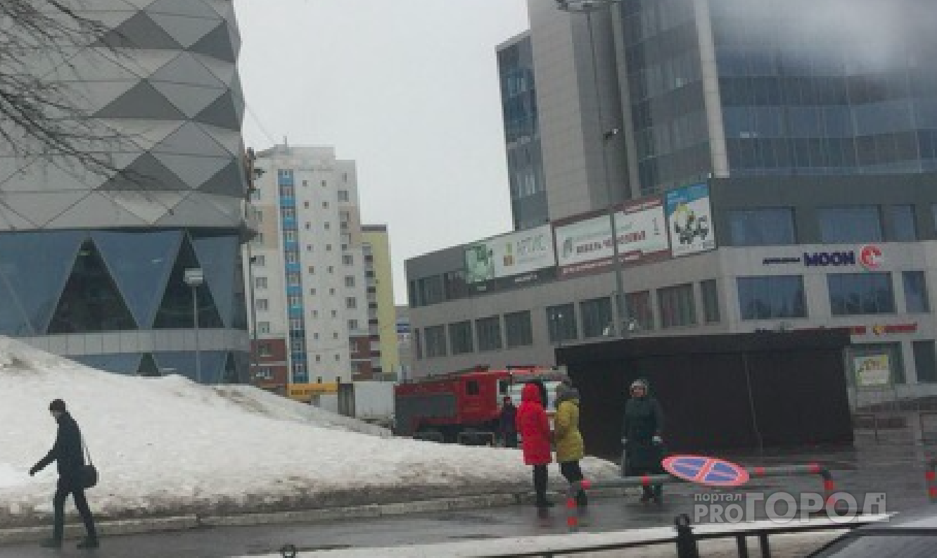 Очевидцы сообщили о прибытии пожарных к "Барсу" на Московском шоссе