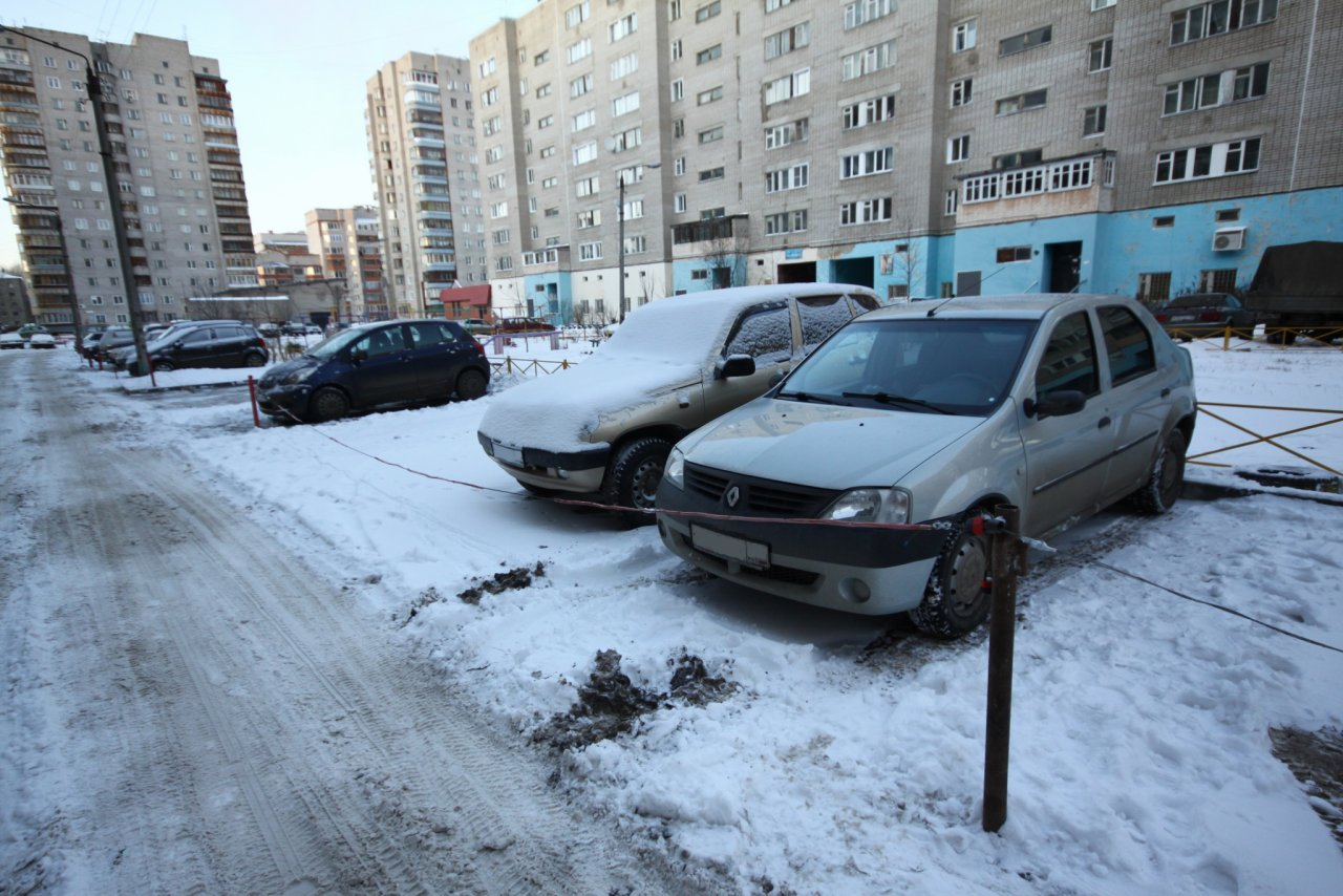 Рязанские полицейские нашли вандала, который портил машины на Вишневой
