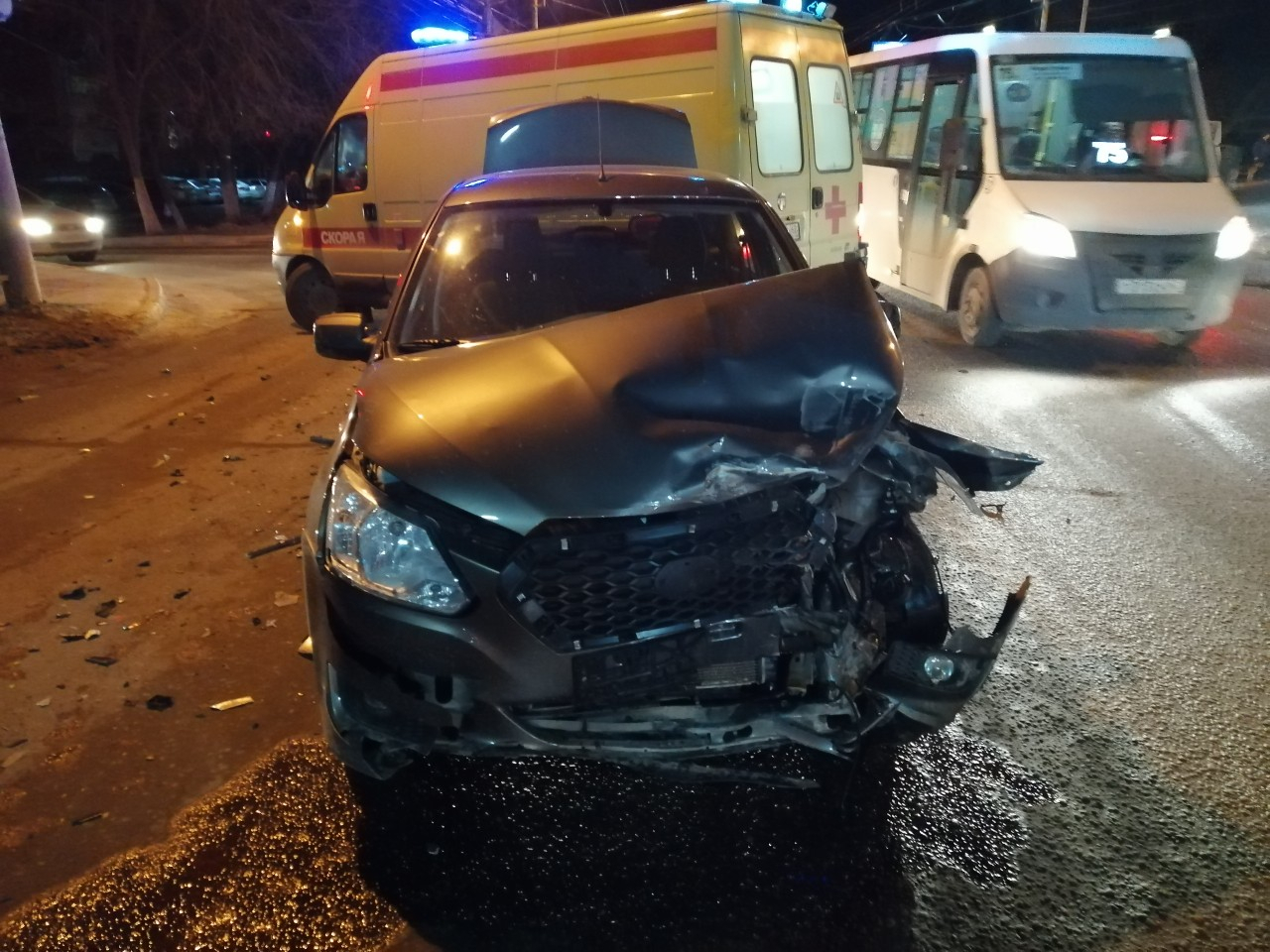 Возле "Ленты" на Касимовском шоссе столкнулись два автомобиля