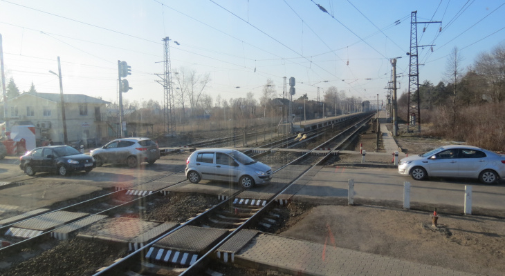 В Рязанской области грузовой поезд сбил автомобиль
