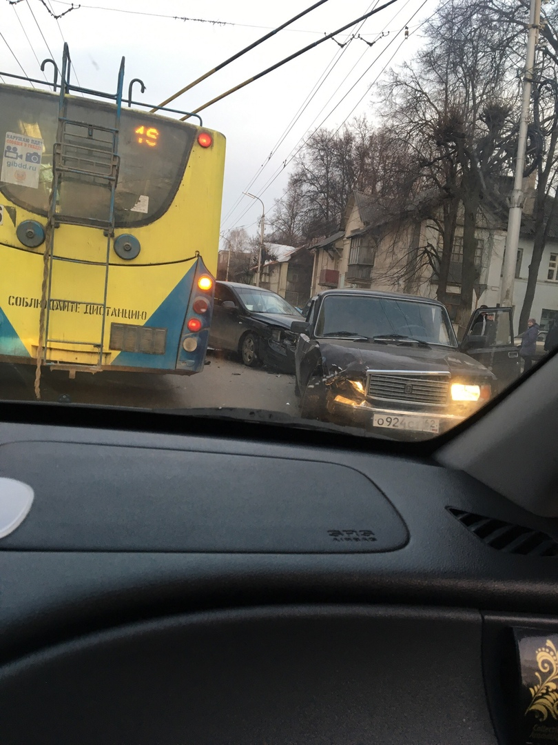 ДТП в Приокском - столкнулись иномарка и "семерка"