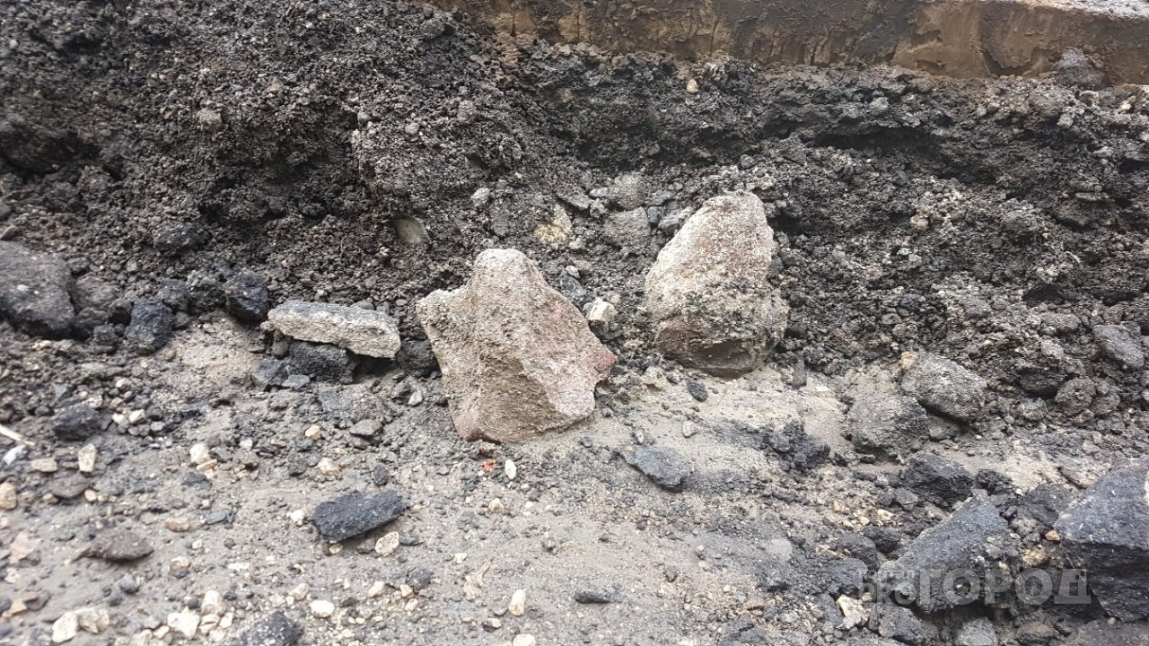 Очевидец: возле Арбитражного суда в Рязани нашли старинную брусчатку