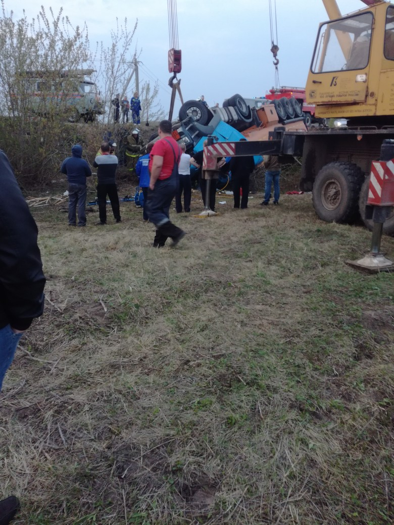СМИ: в Рязанской области опрокинулся бензовоз с полной цистерной