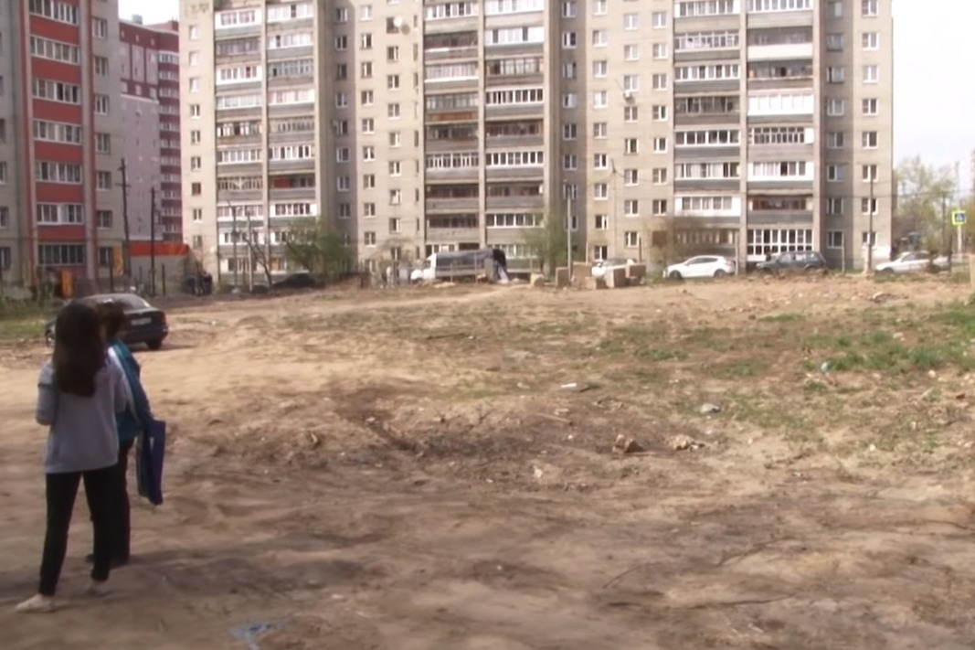 На пустыре в Шлаковом собираются построить девятиэтажку: жители района выступили против застройки
