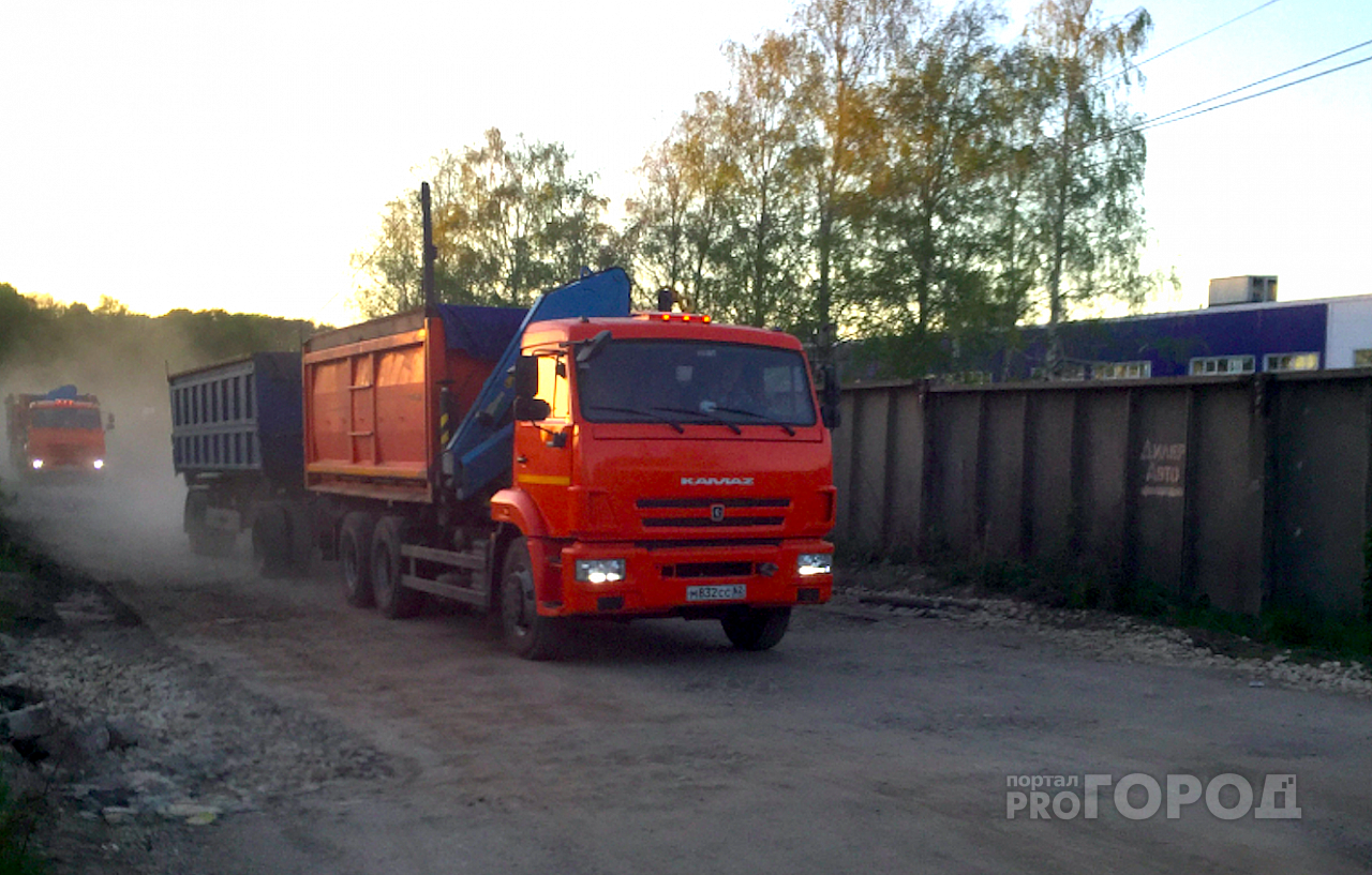 Народный контроль: грузовики едут "под знак" и превращают жизнь в районе улицы Добролюбова в ад